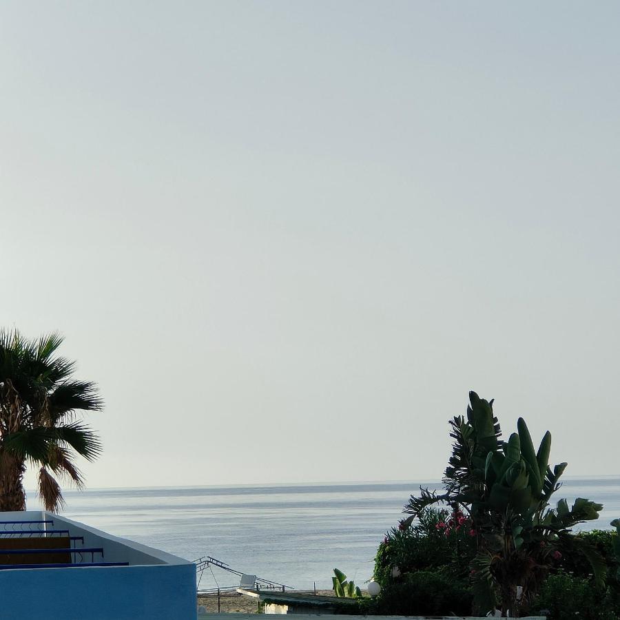 Appartamento I Puritani On The Beach Giardini Naxos Esterno foto