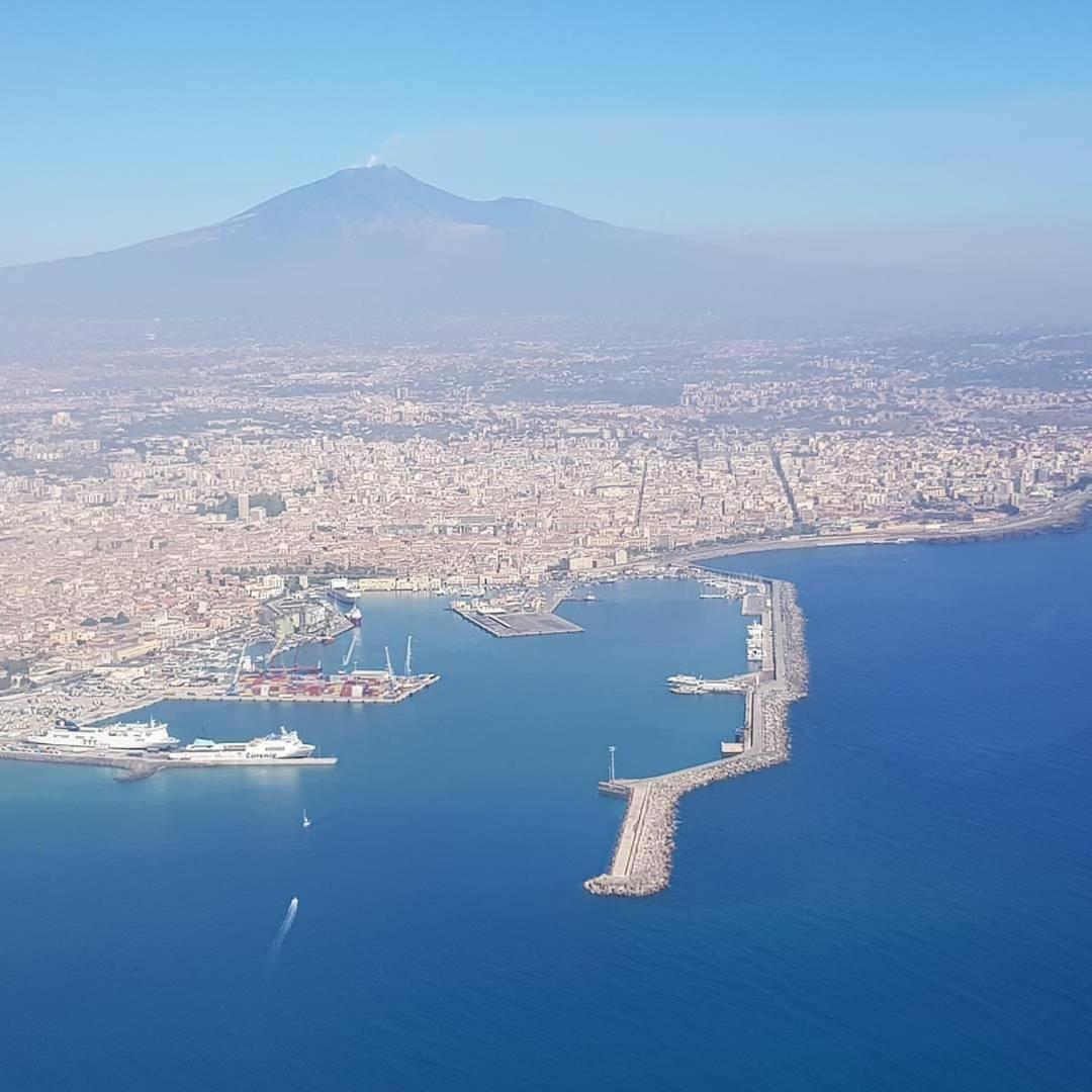 Appartamento I Puritani On The Beach Giardini Naxos Esterno foto
