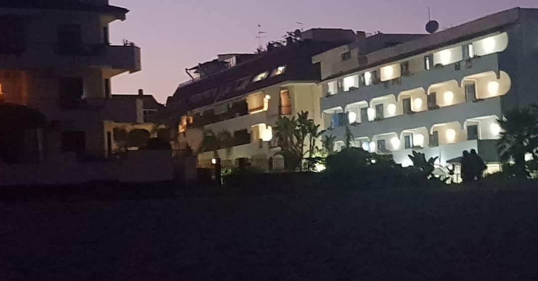 Appartamento I Puritani On The Beach Giardini Naxos Esterno foto