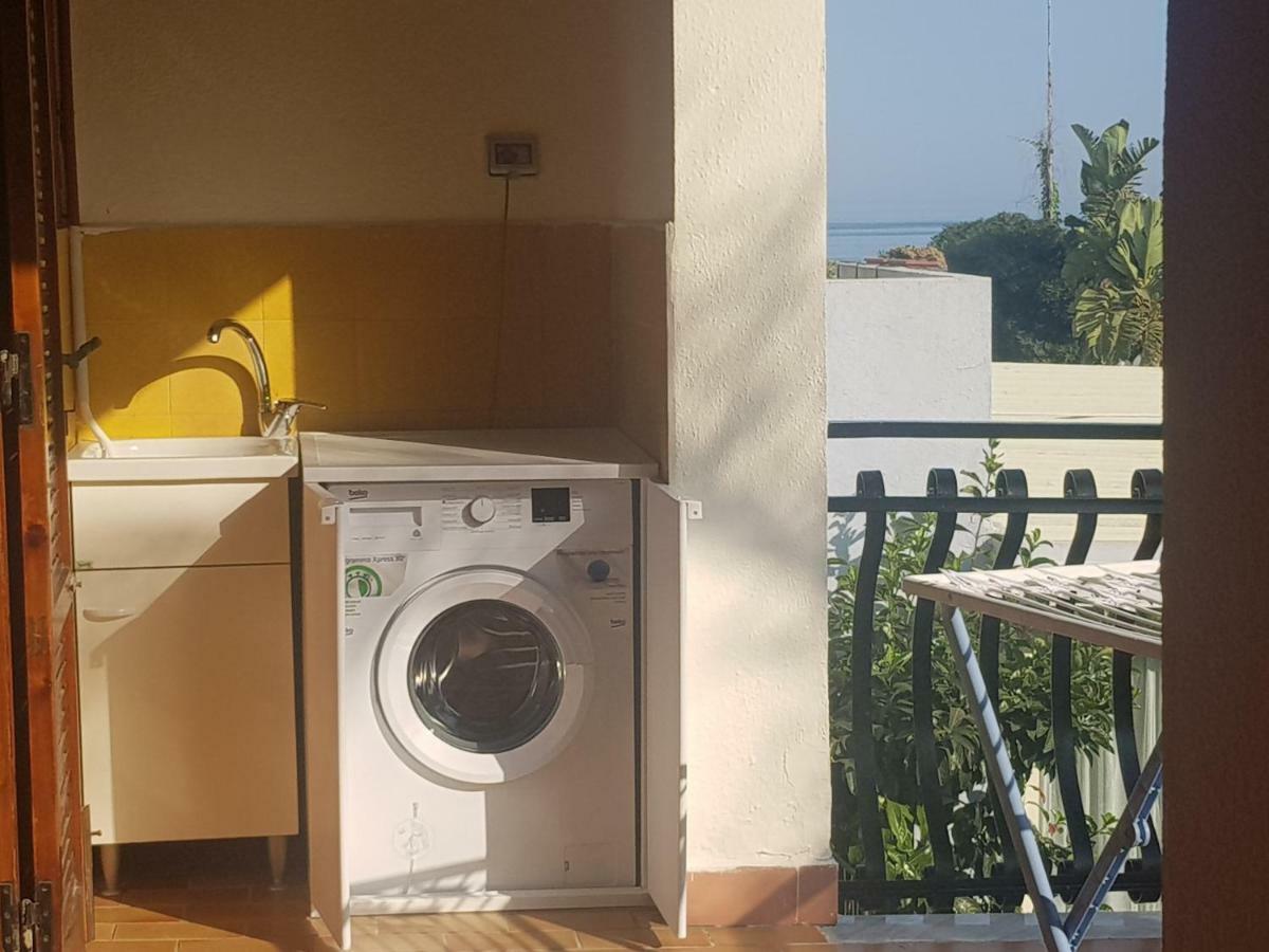 Appartamento I Puritani On The Beach Giardini Naxos Esterno foto