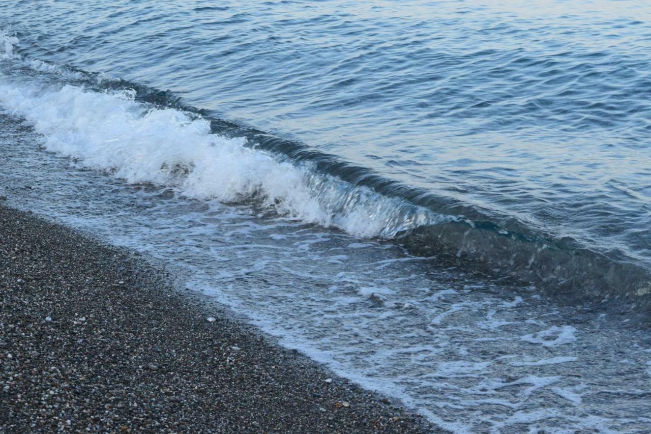 Appartamento I Puritani On The Beach Giardini Naxos Esterno foto
